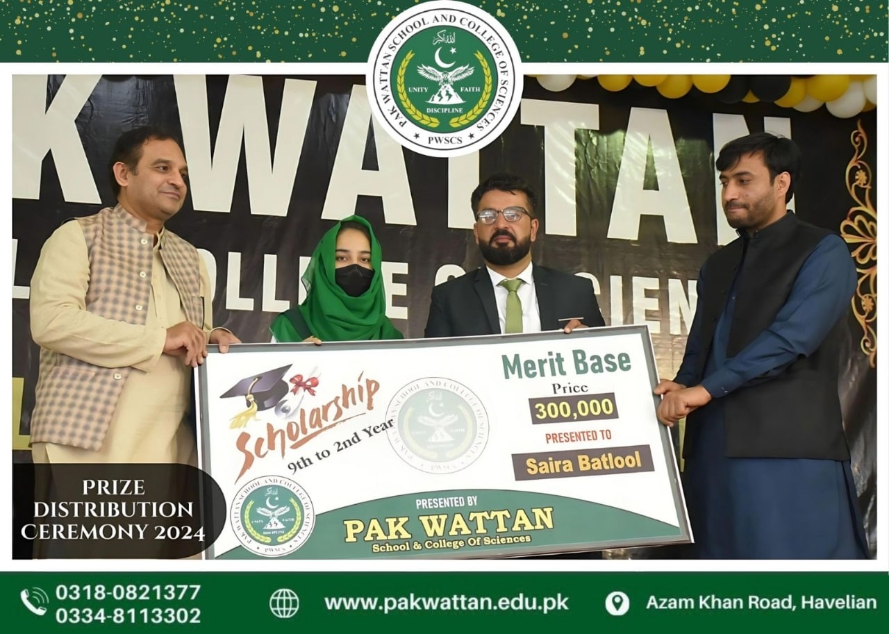 Saira Batool receiving Scholarship