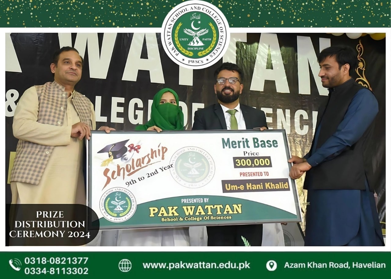 Um-e-hani Khalid receiving Scholarship
