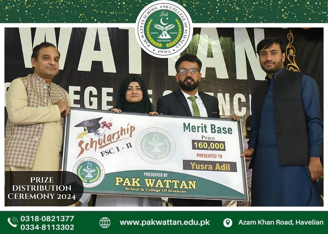 Yusra Adil receiving Scholarship